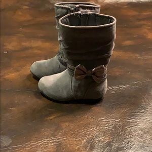 Girl toddler gray boots, Kohl’s brand